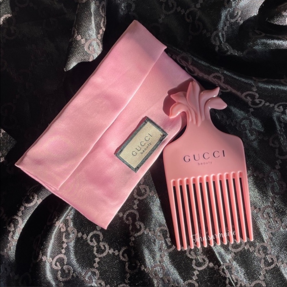 Gucci Beauty Comb with Pouch